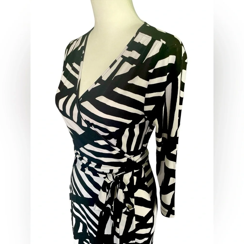 Banana Republic Black & White Geometric Print Stretch Wrap Dress, Small Petite - Picture 2 of 6